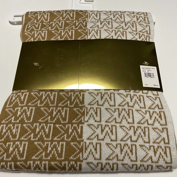 MK Hat & Scarf - Picture 3 of 4